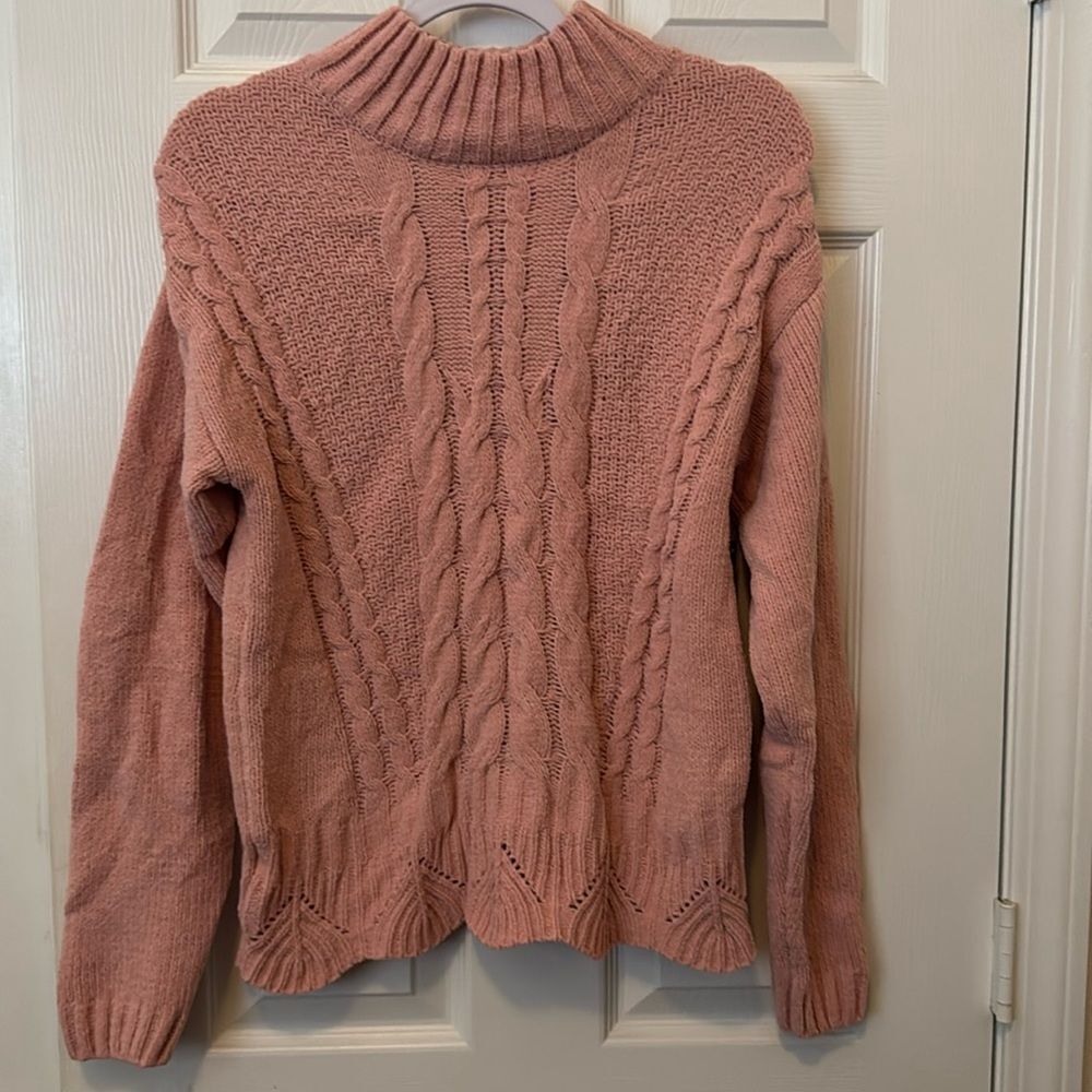 Absolutely Famous NWT Pink Braided Sweater Soft, Scalloped Bottom Size Small